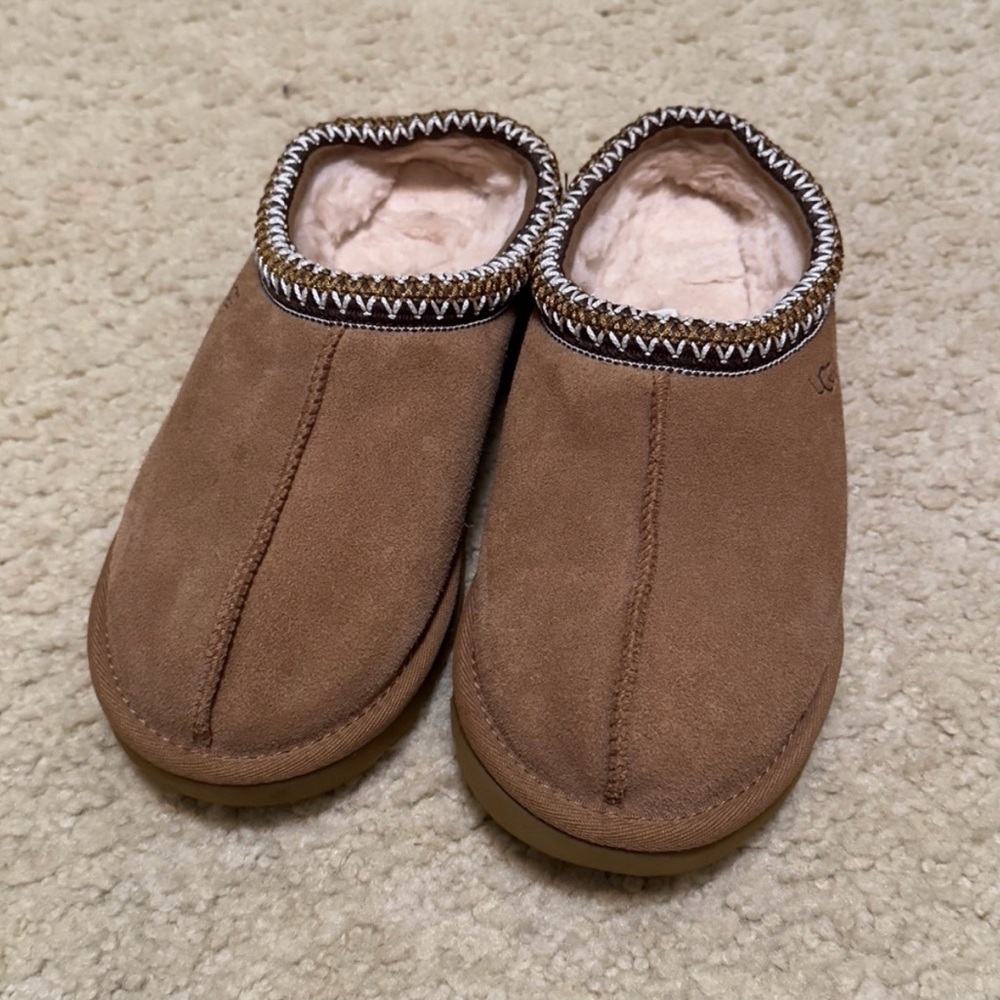 Ugg Tasman Slippers Chestnut Women’s Size 8 Like New!